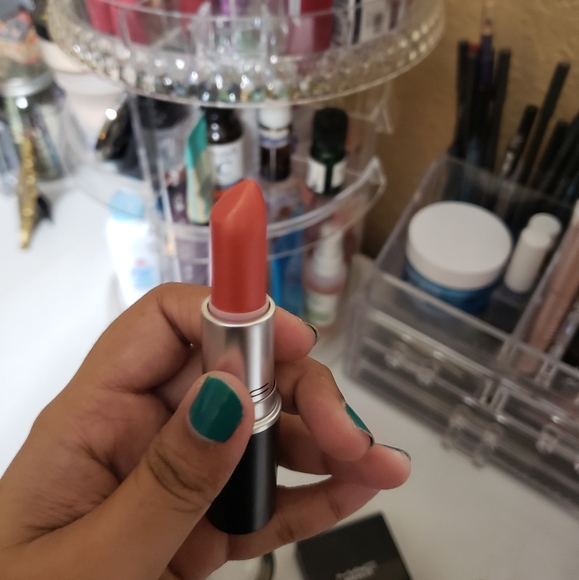 Mac Cosmetics makeup bundle - Picture 4 of 4